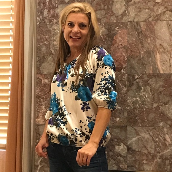 Romantic times top 💜sale 💜 - Picture 2 of 8